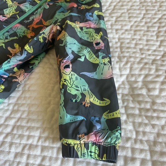 TODDLER RAINBOW DINOSAUR DESIGN CAT & JACK WINDBREAKER JACKET SIZE 2T - Picture 5 of 9